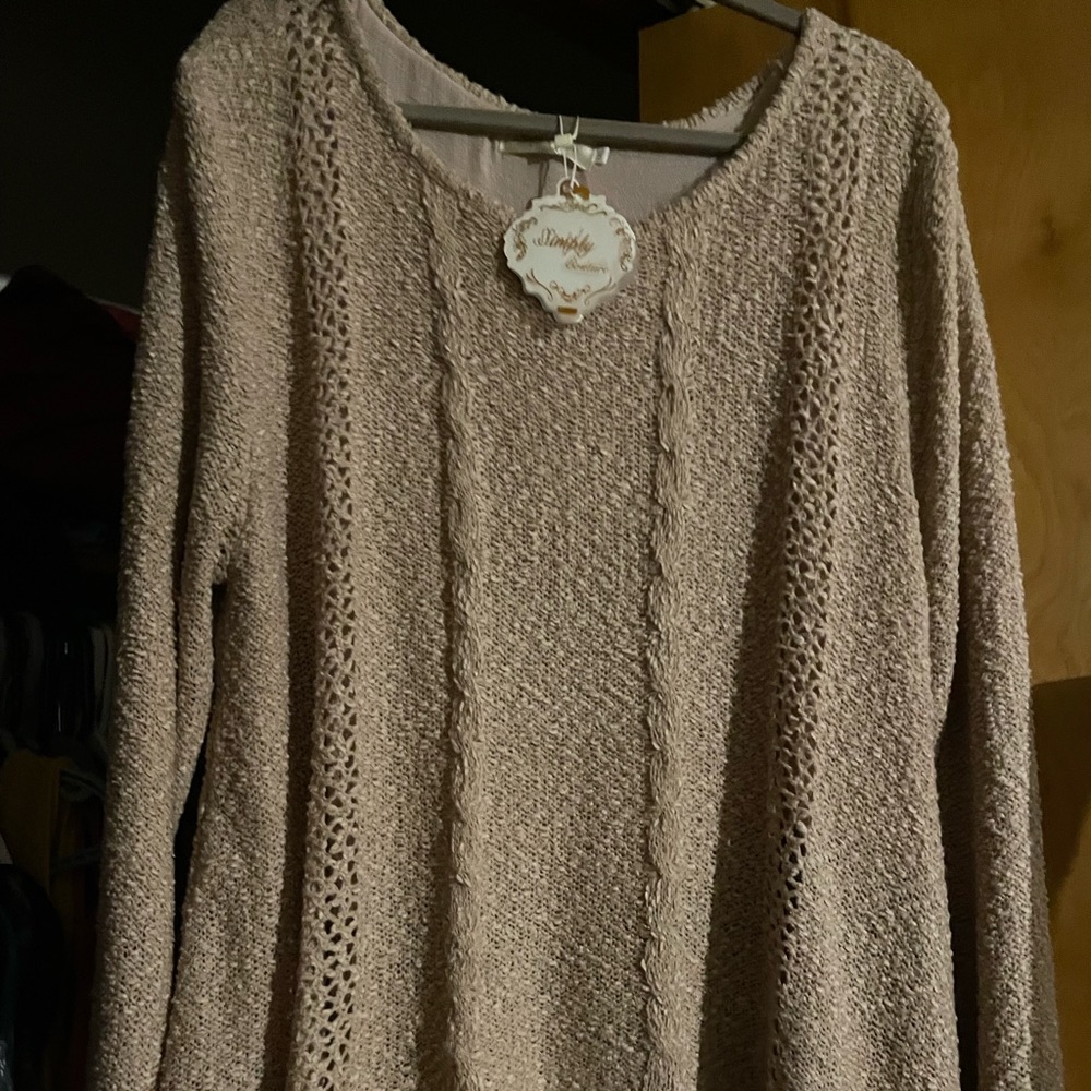 Simply couture sweater with layer look at bottom NWT fits like 2x.  Very cute